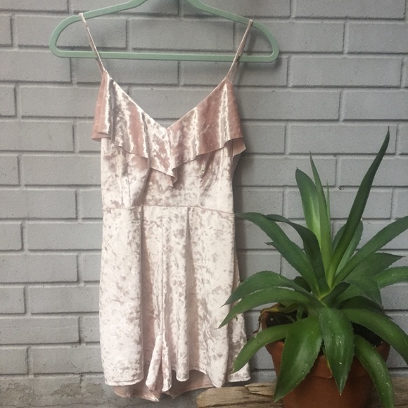 Urban Outfitters Pants - Velvet Ruffle Romper 🌿